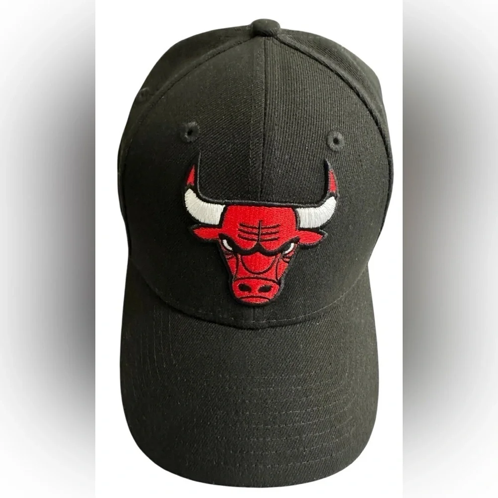 New Era 9Forty Black Bulls NBA fan cap. - Picture 1 of 8